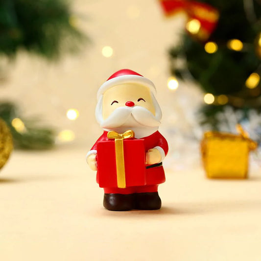 Adorno Navideño Mini Santa con Regalo – 6,5 cm